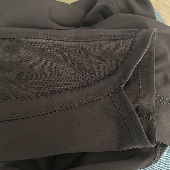 Like new sz 4 Lululemon Fast and Free black cropped leggings mesh side - Picture 10 of 11